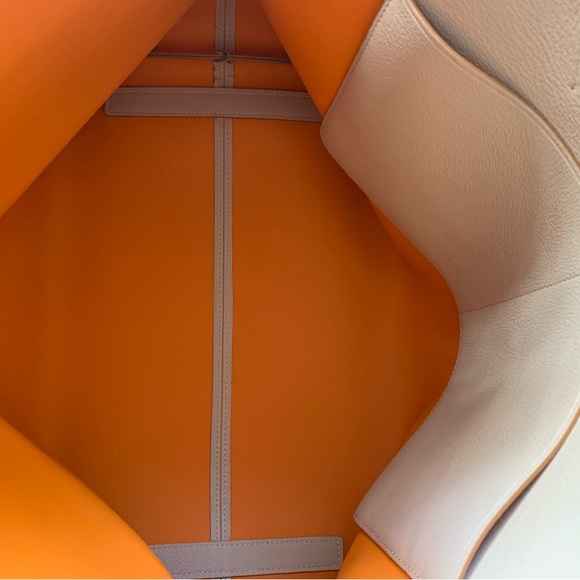 Authentic Burberry Tote Bag - Picture 10 of 16